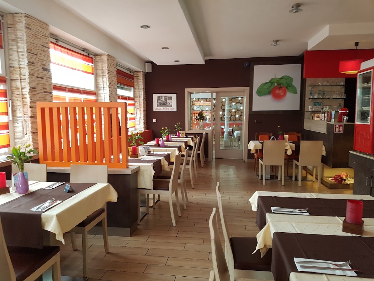 Pizzeria Pomodoro E Basilico