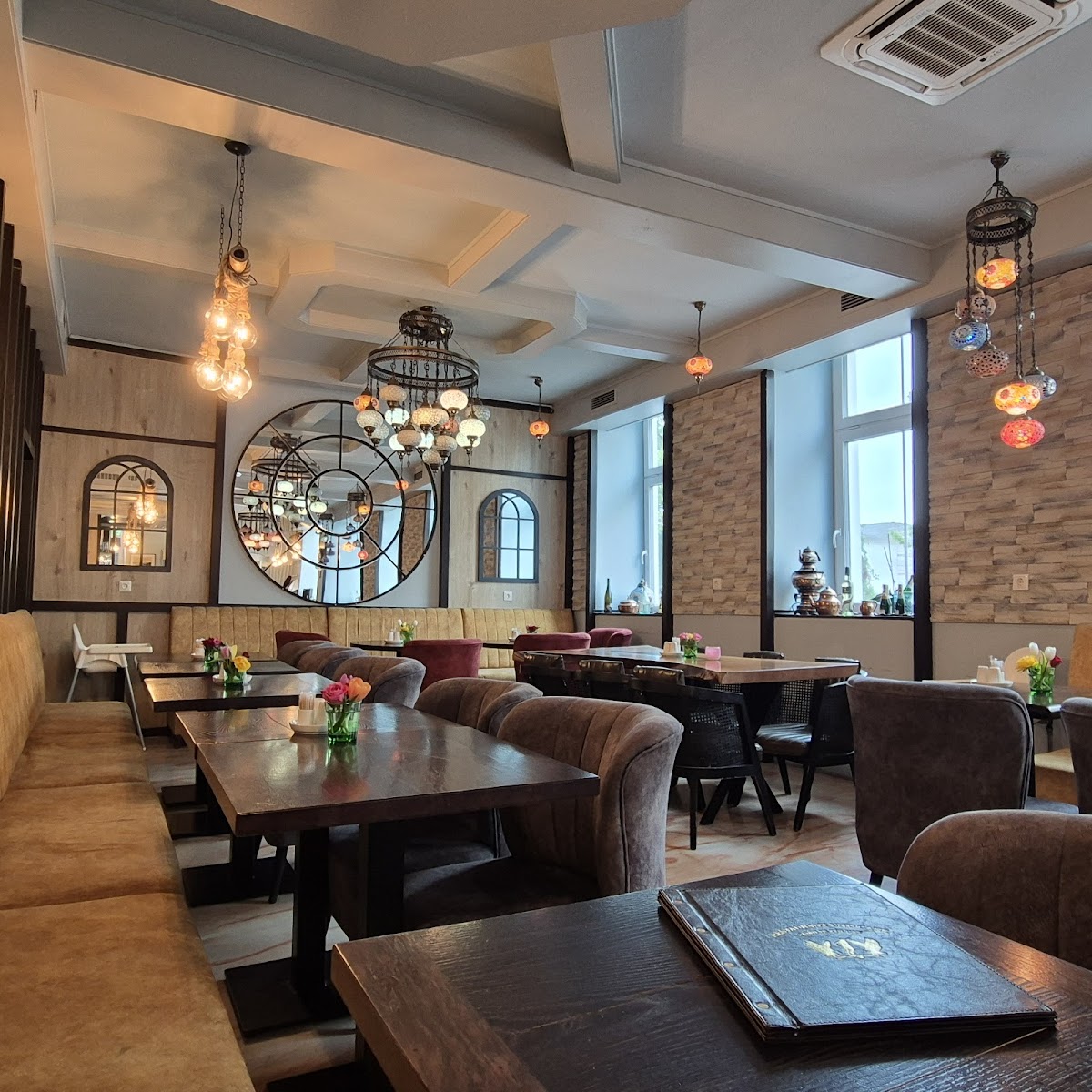 Restaurant Und Cafe Familie Toluay