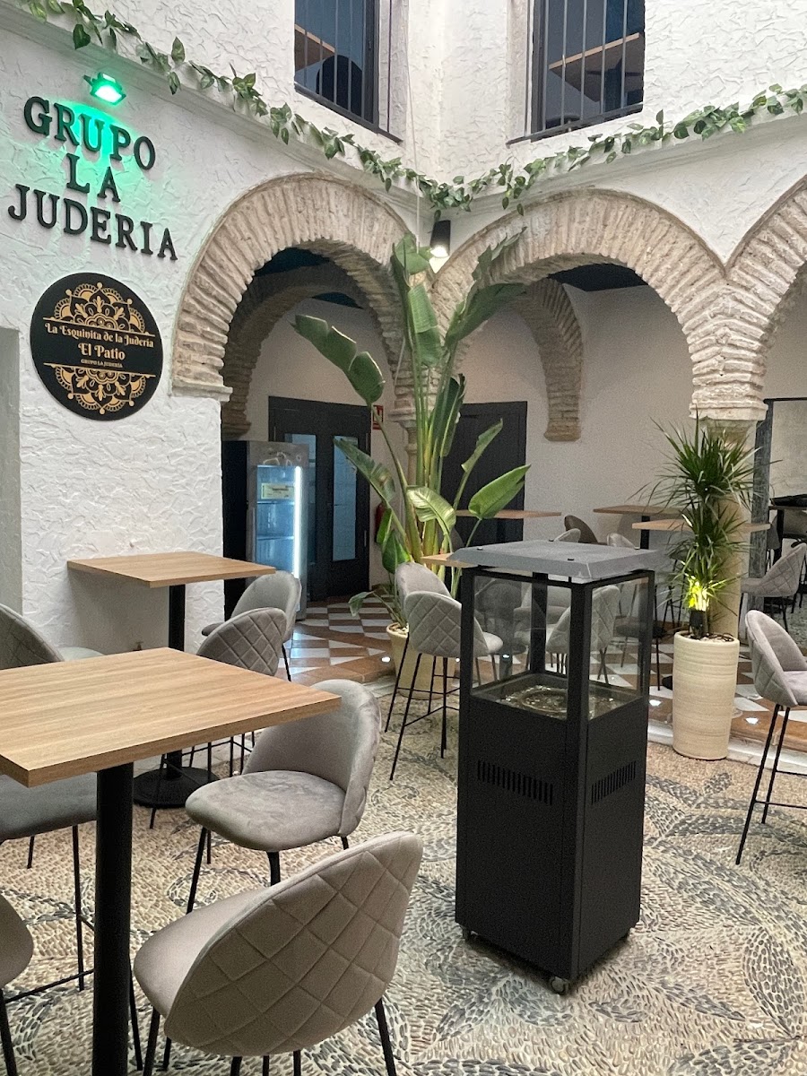 Restaurante La Esquinita De La Judería El Patio