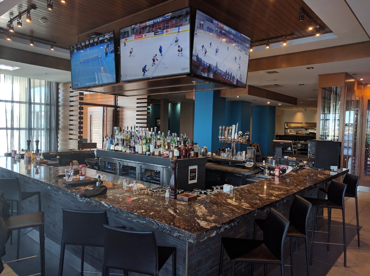 Ric's Lounge & Grill Edmonton Airport