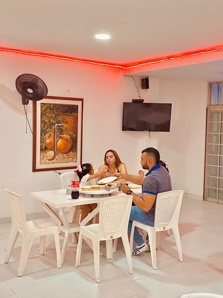 Ricuras Pizza