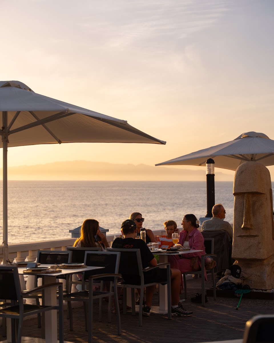Roca Negra Sunset Club