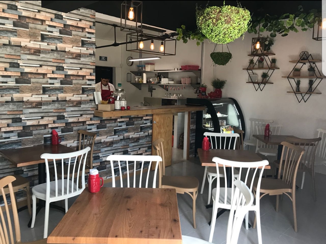 Rouge: Café Bistro