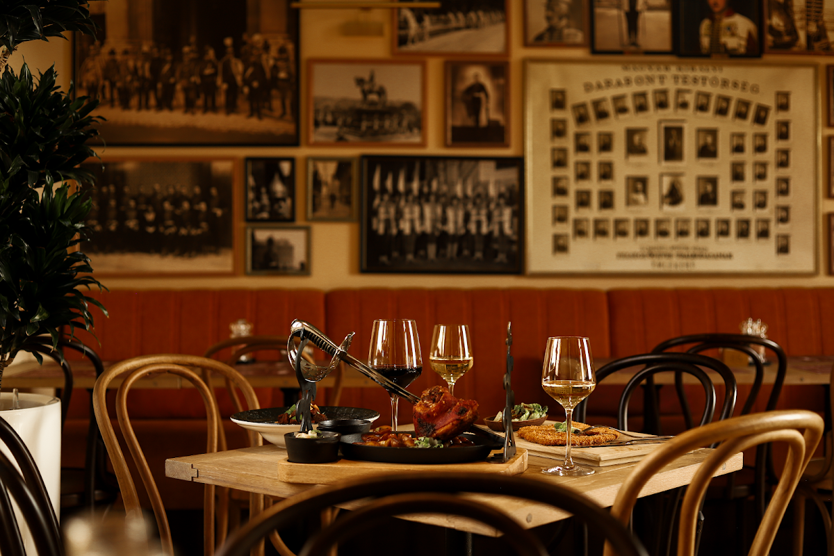 Royal Guard Cafe