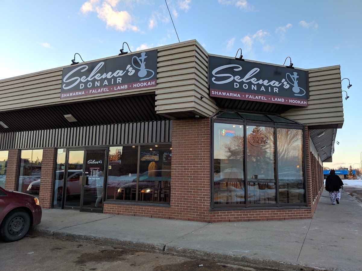 Selenas Donair And Pizza