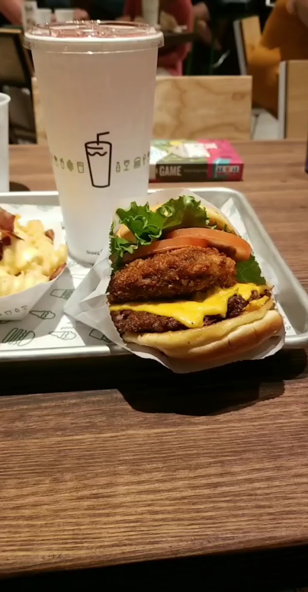 shake-shack-the-school-yard/36085-albums-2.jpg