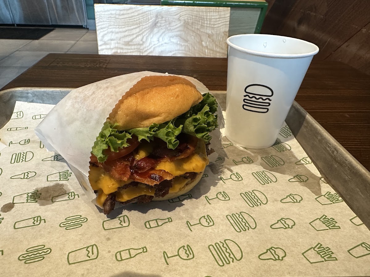 shake-shack-the-school-yard/36085-albums-4.jpg