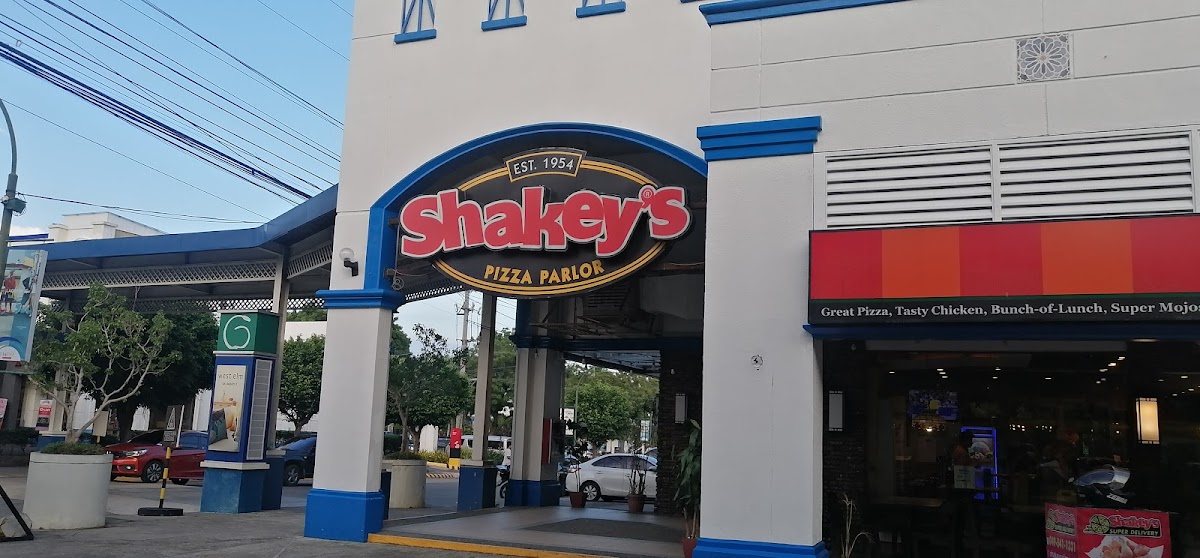 Shakey's Pizza Parlor - Paseo Outlets 5