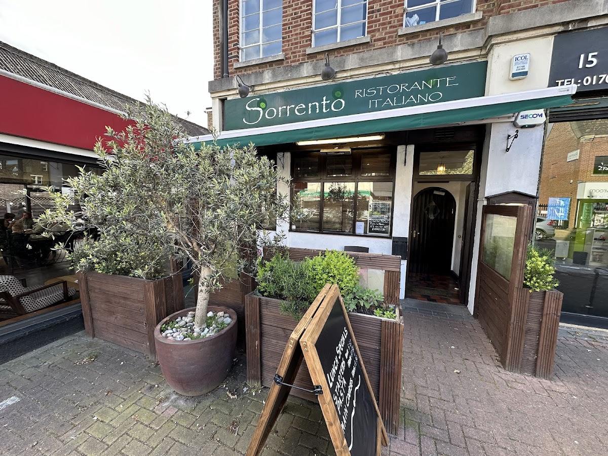 Sorrento Upminster Rm14 2Sj
