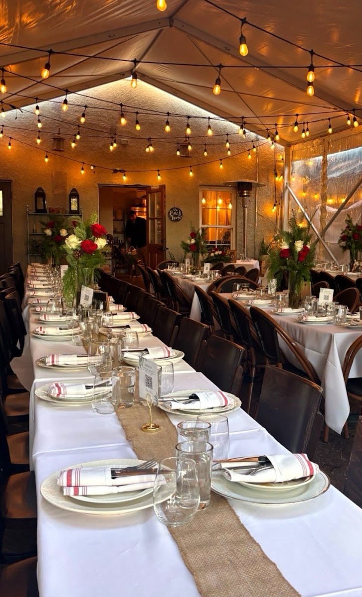 Store House Market & Eatery