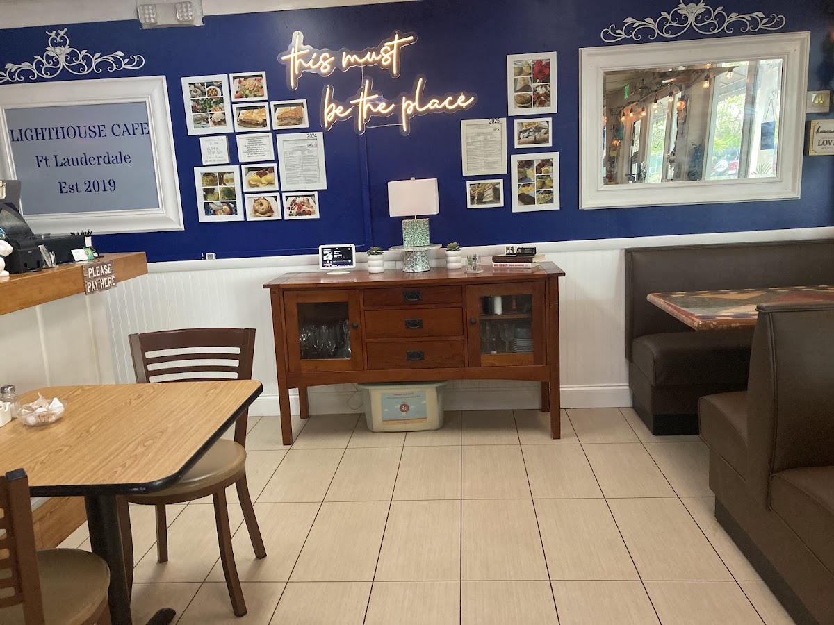 The New Lighthouse Caffe