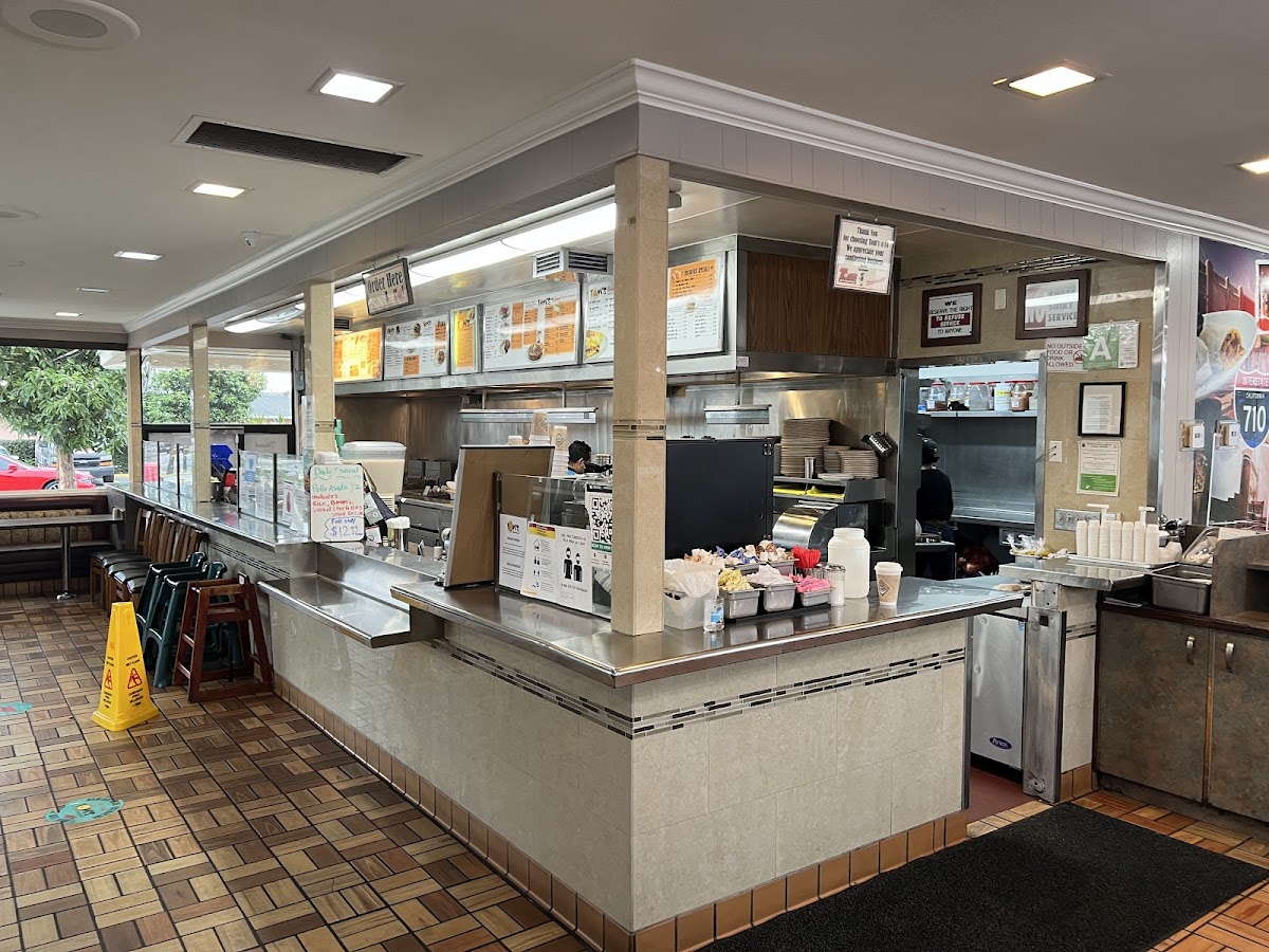 Tom's Burgers 14