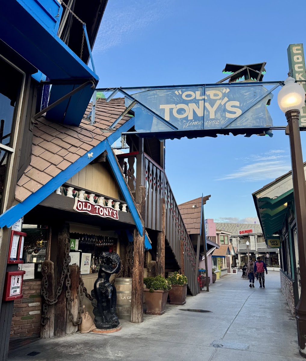 Tony's On The Pier