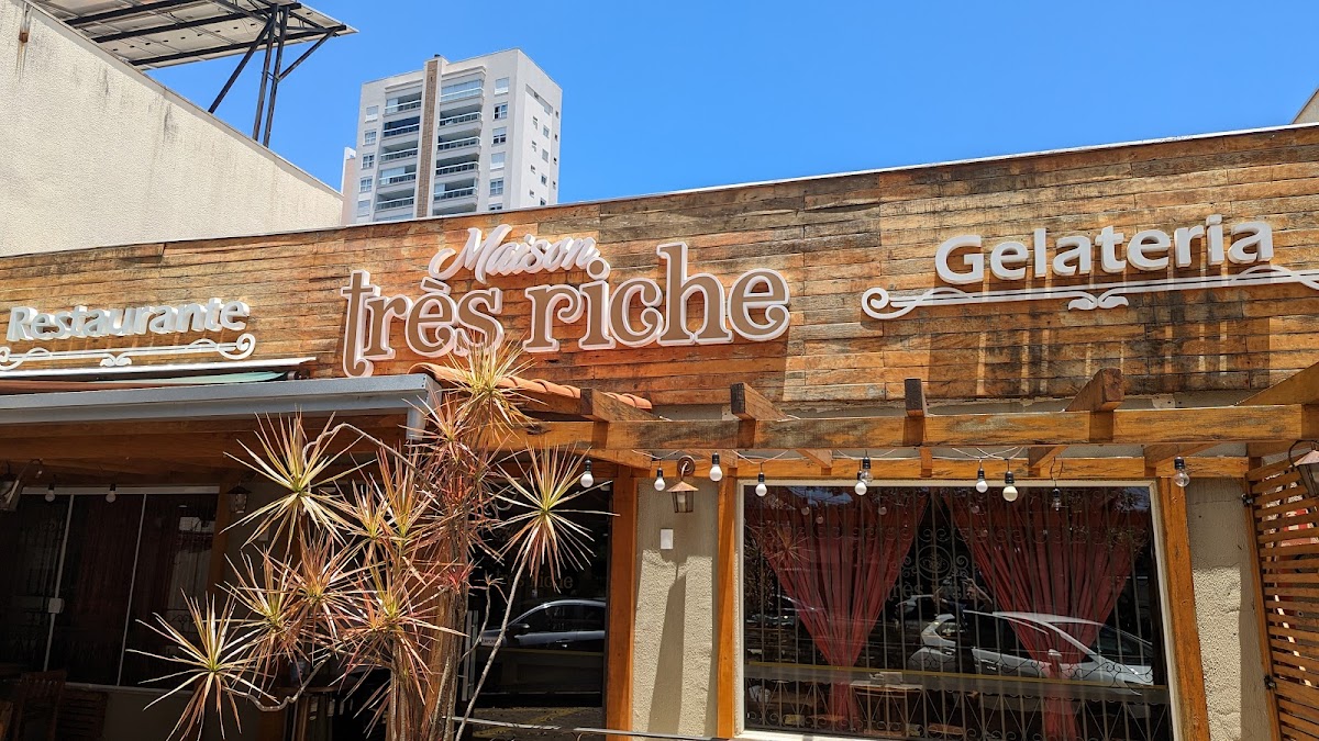 Très Riche Restaurante, Confeitaria & Gelateria