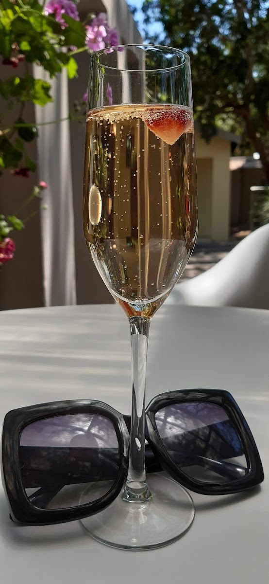 uhuru-cafe-wine-emporium/25321-albums-10.jpg