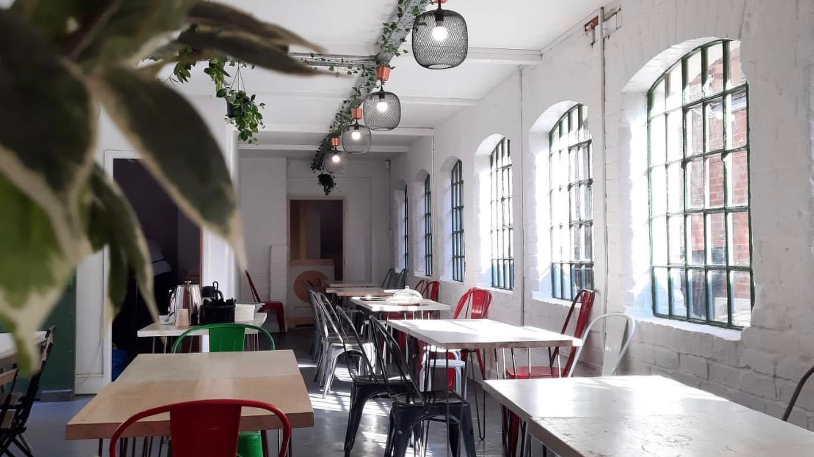 Viela Jq: Café / Dance Studio