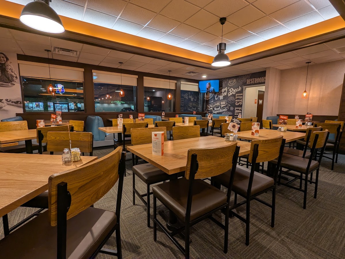 Village Inn Hutchinson