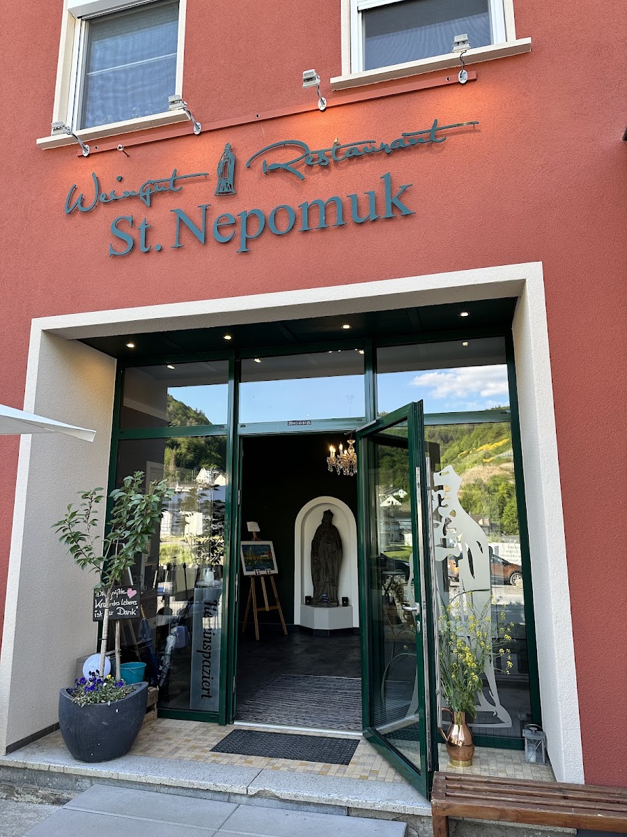 Weingut & Restaurant St. Nepomuk