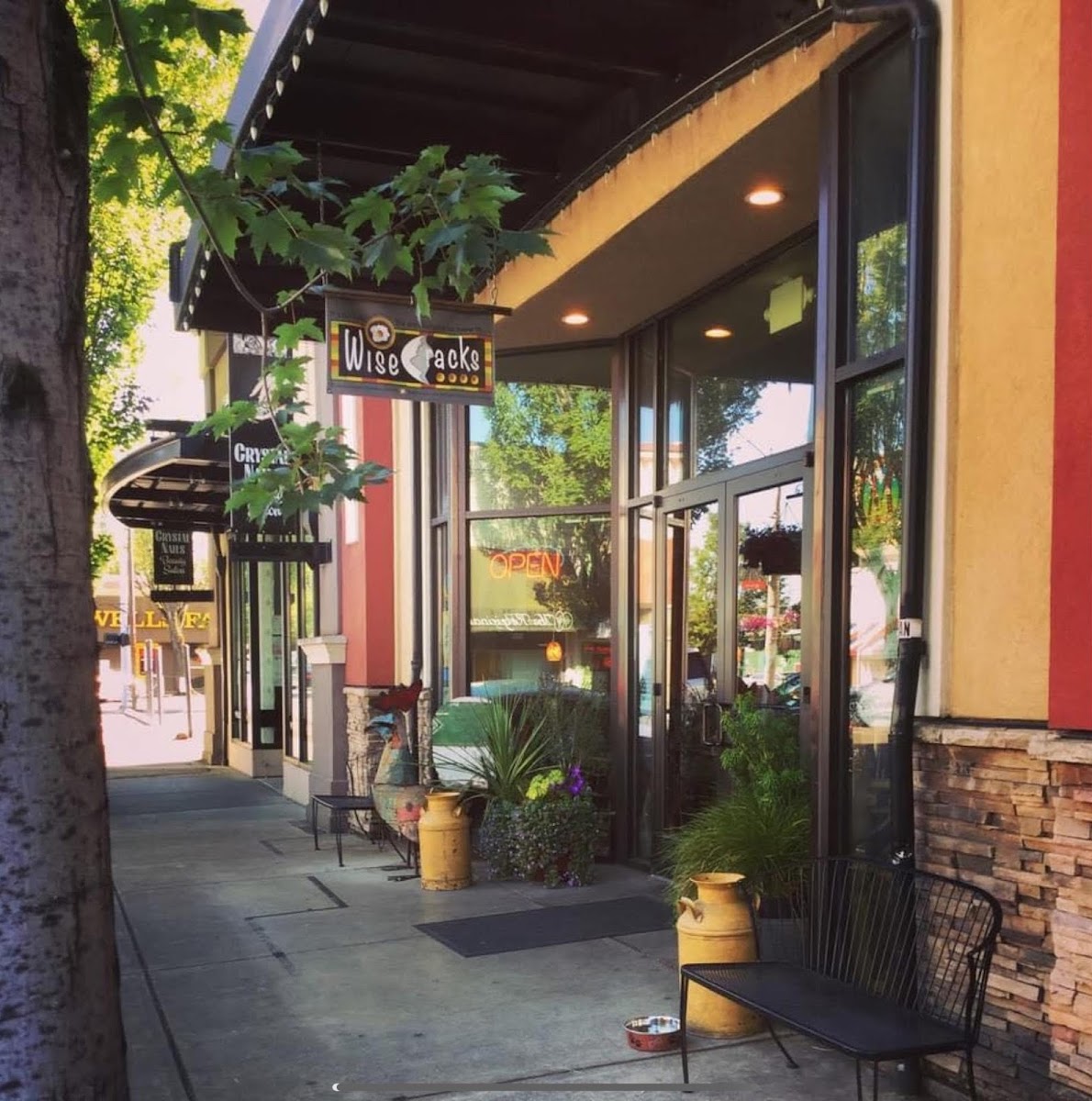 Wisecracks Cafe