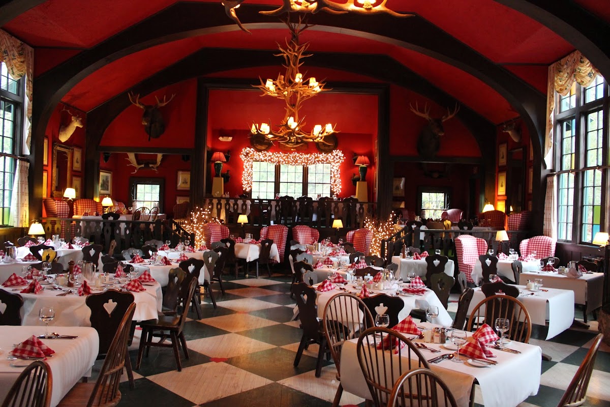 Woods Restaurant And Bobby's Bar